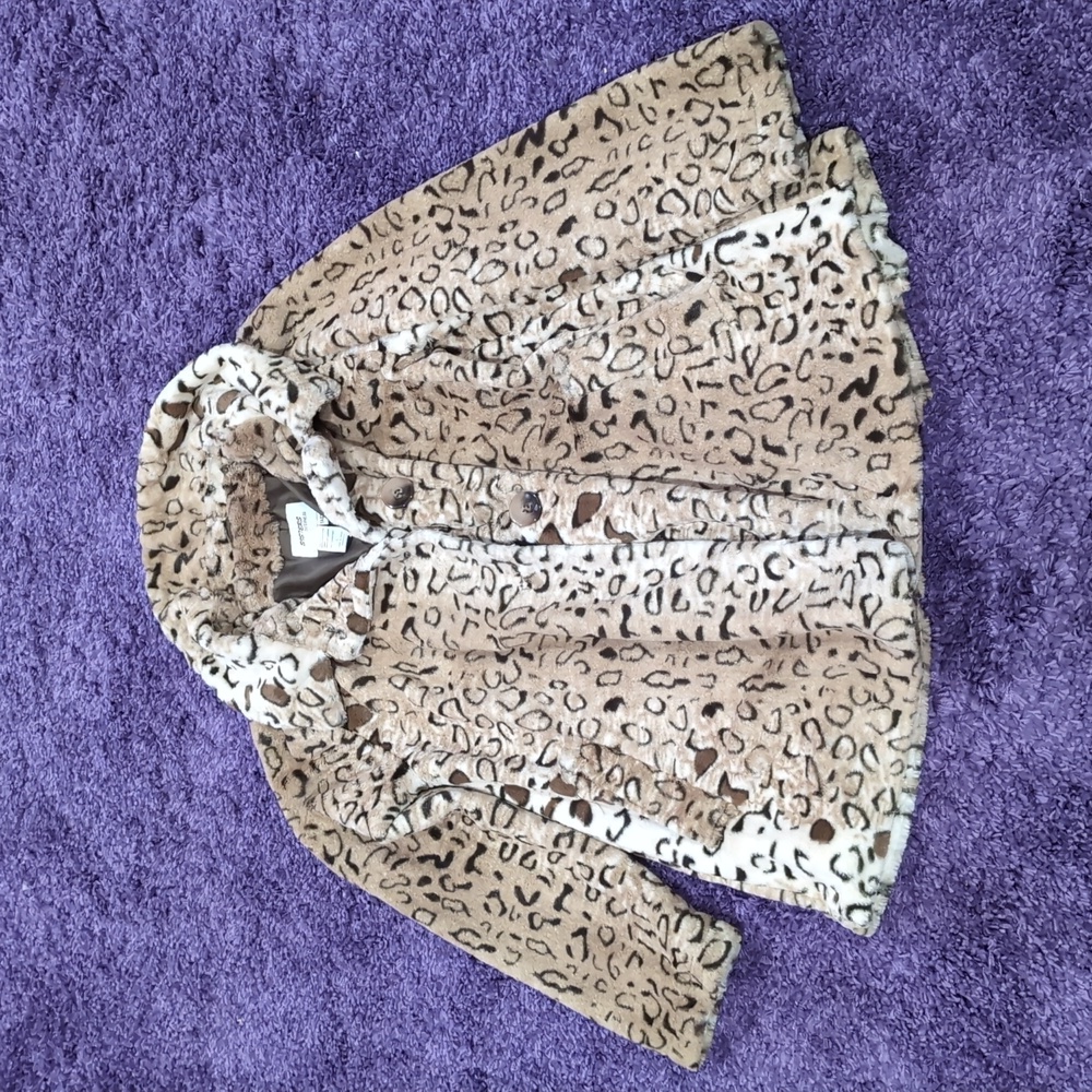 Sisters Outerwear Faux Fur Coat in Large Lined